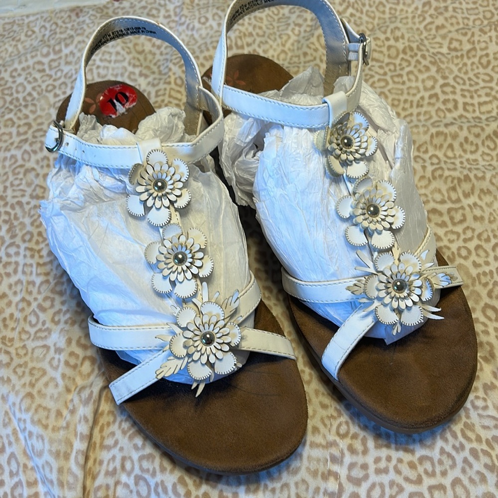 Baretraps memory foam women’s white platform sandals size 10 GUC